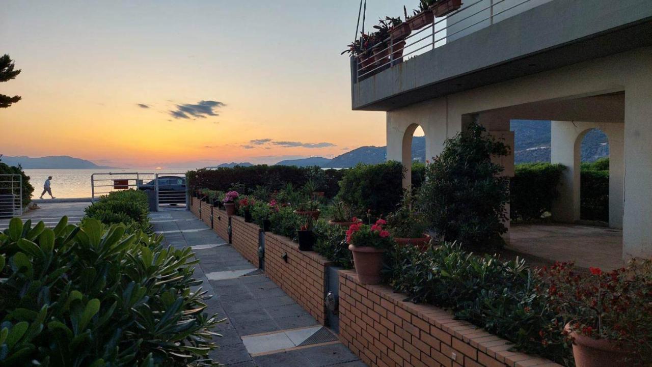 Loutraki Bay Leilighet Eksteriør bilde